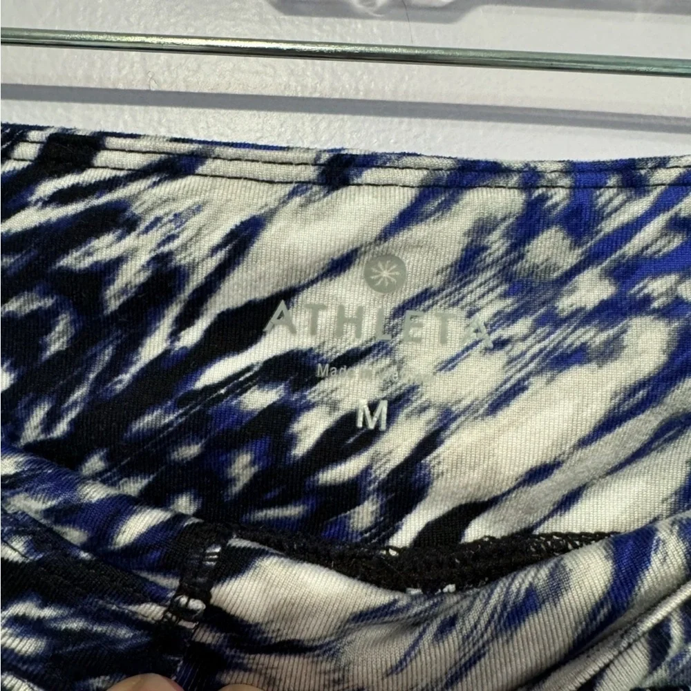Blue white and black patterned athleta mini‎ spandex